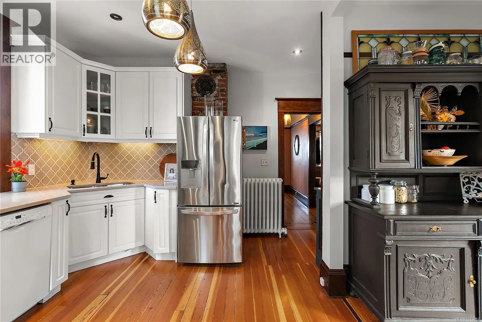 329 Simcoe St