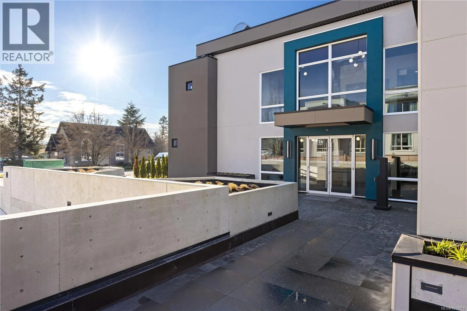 204 2374 Oakville Ave