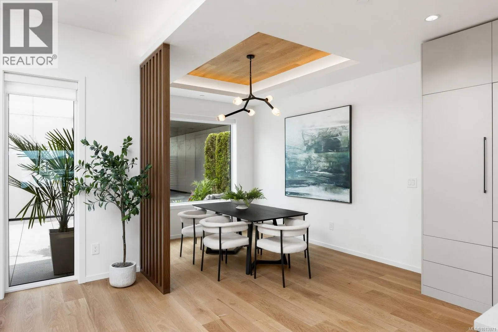 201 2270 Harbour Rd