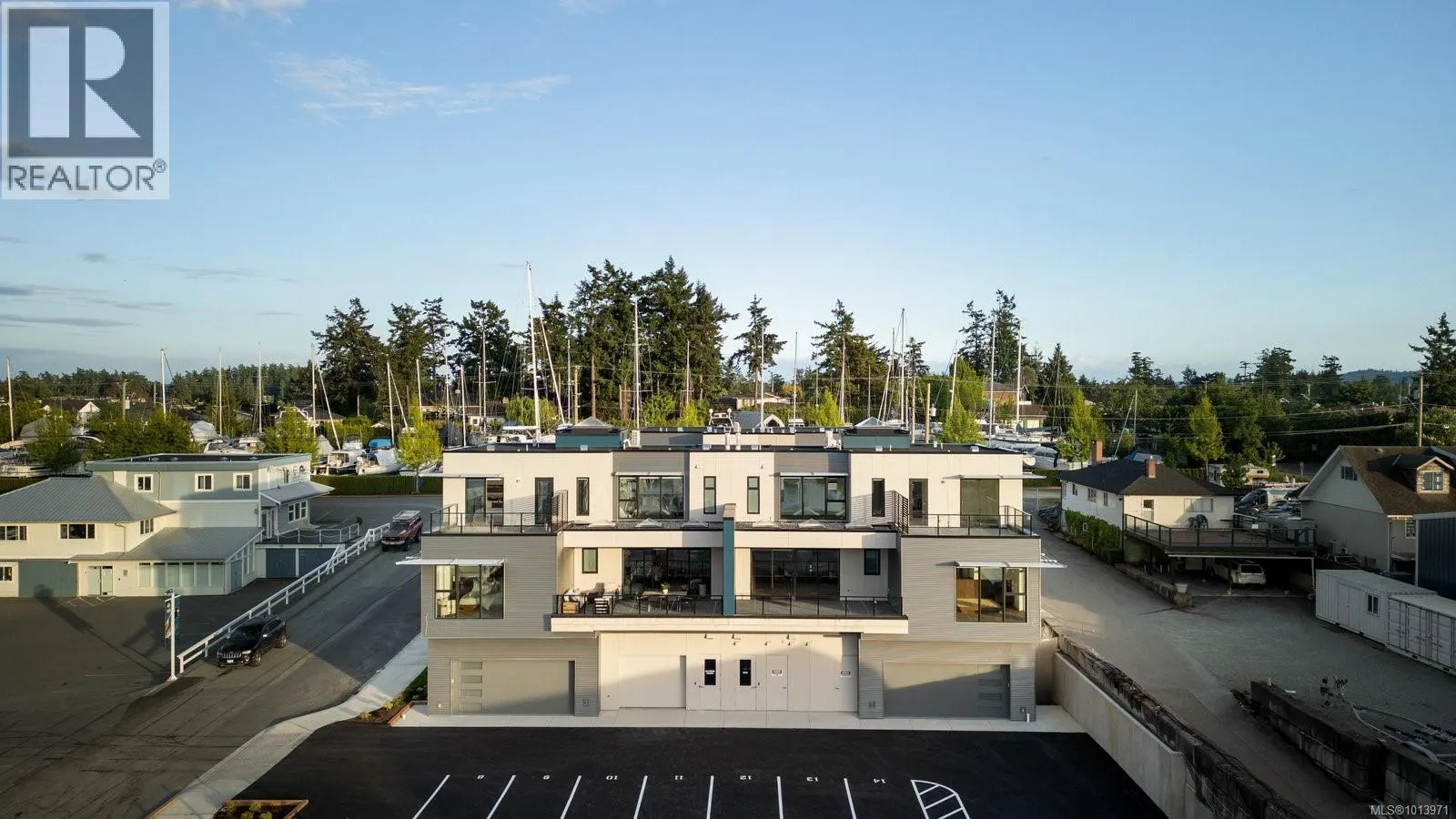 201 2270 Harbour Rd