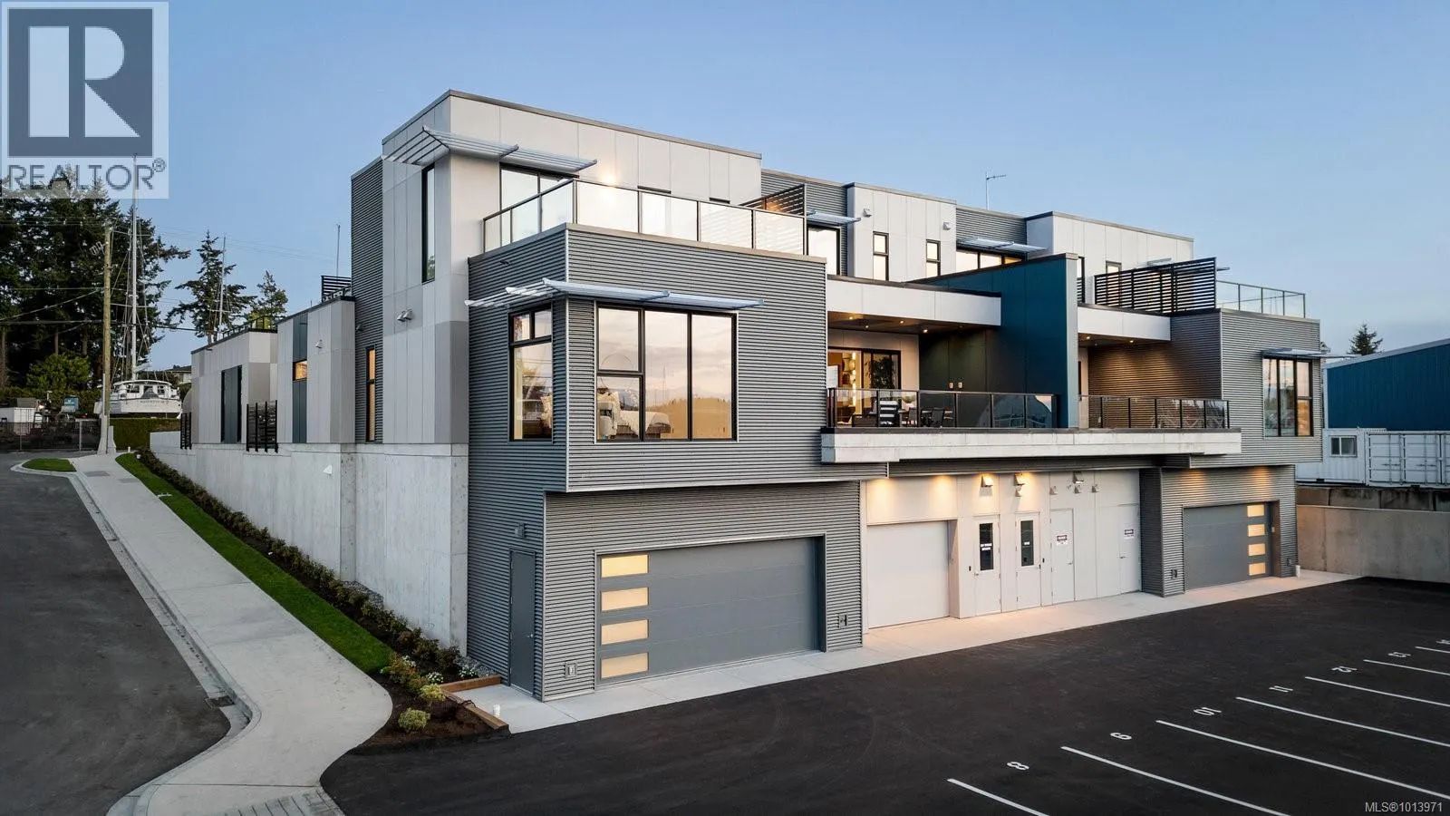 201 2270 Harbour Rd