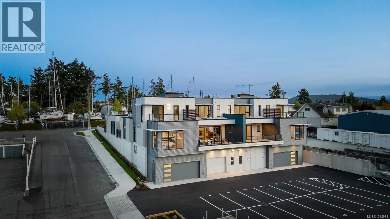 201 2270 Harbour Rd
