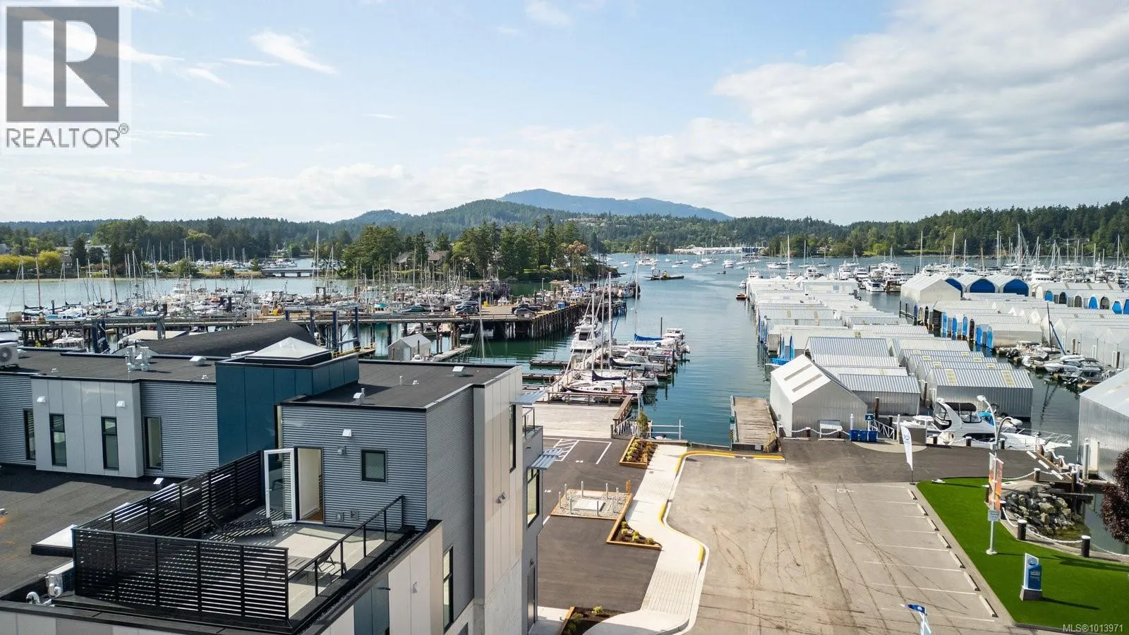 201 2270 Harbour Rd