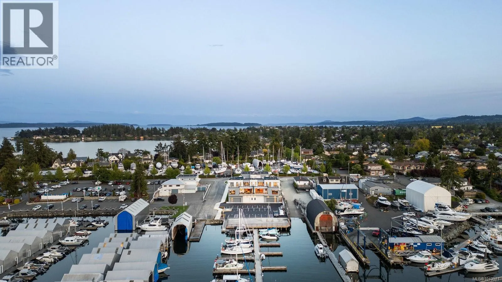 201 2270 Harbour Rd