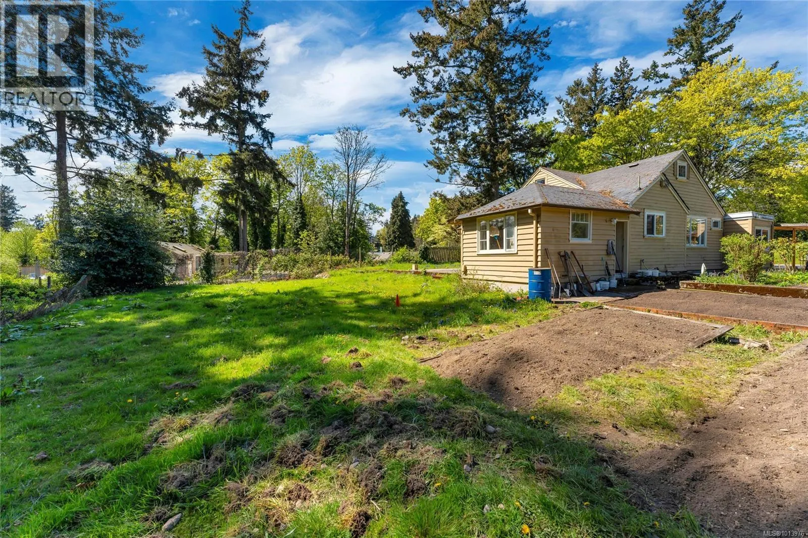 753 Sayward Rd