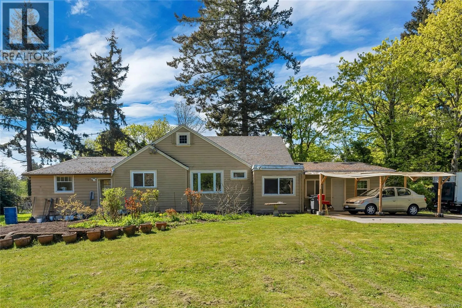 753 Sayward Rd