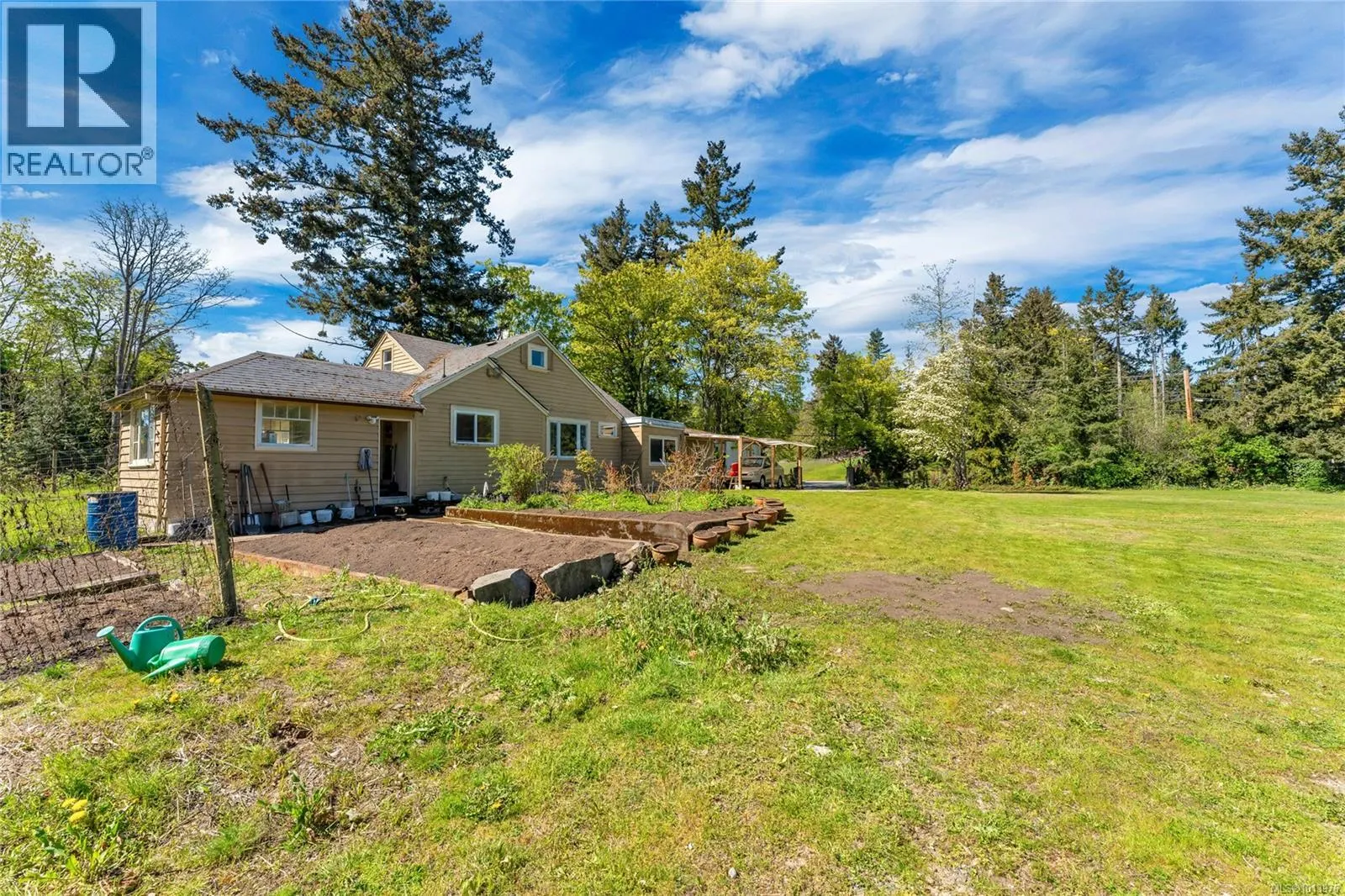 753 Sayward Rd