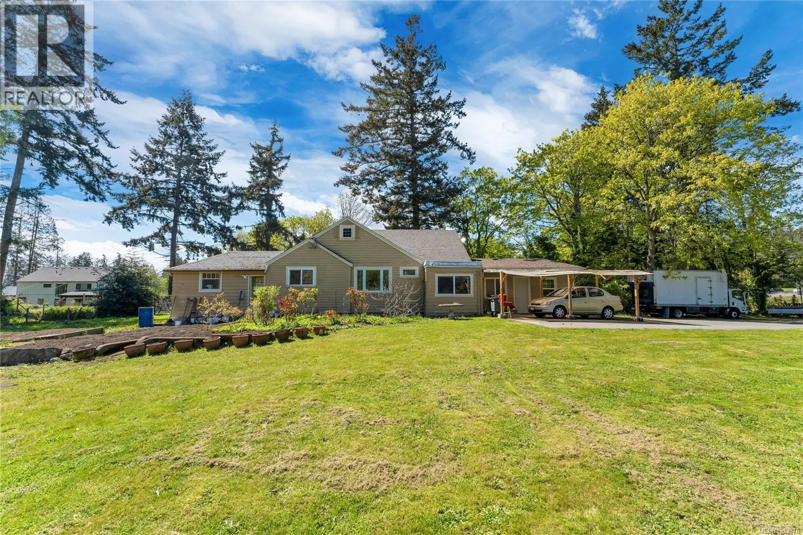 753 Sayward Rd