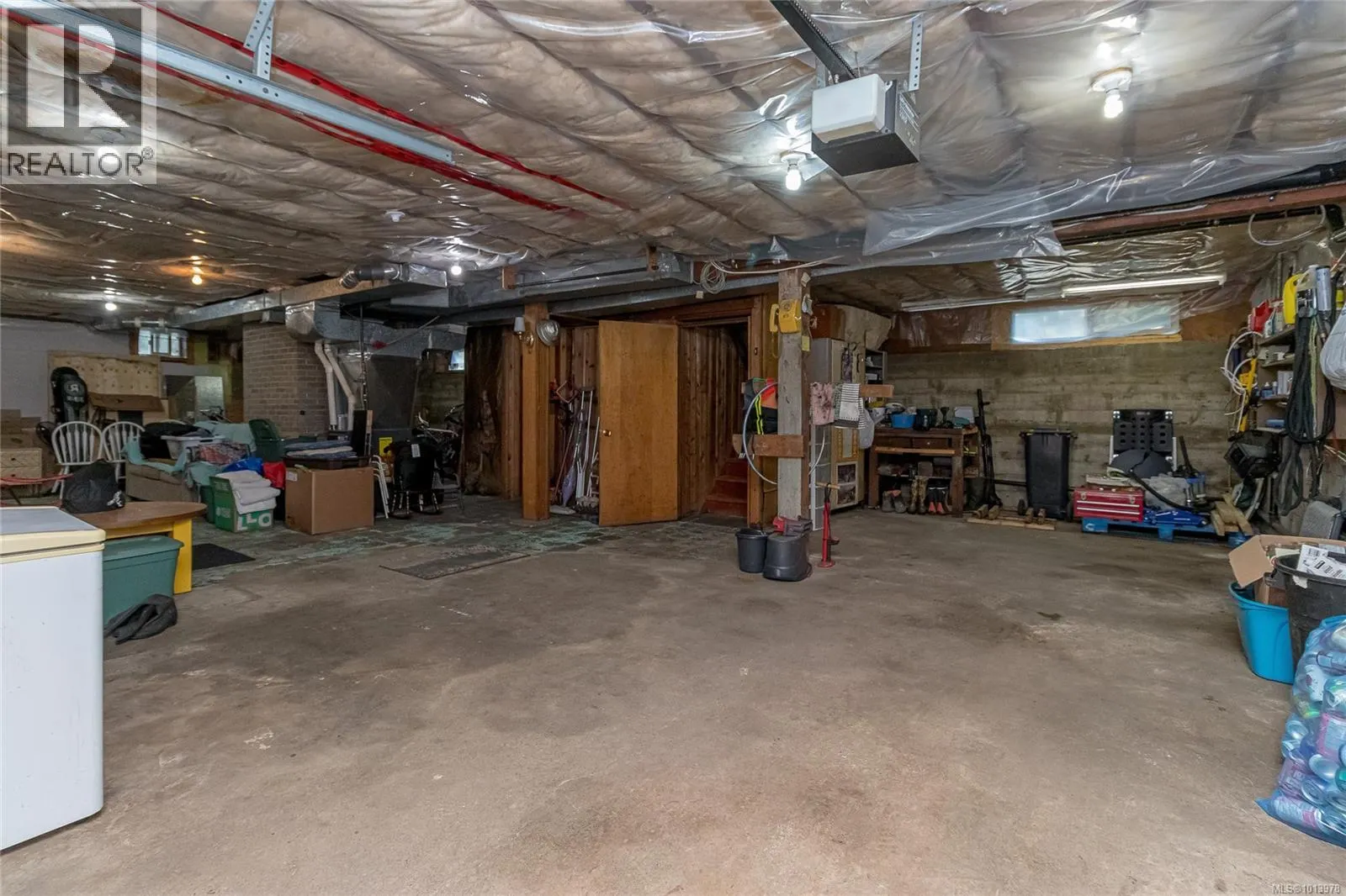 6142 Lakeview Dr