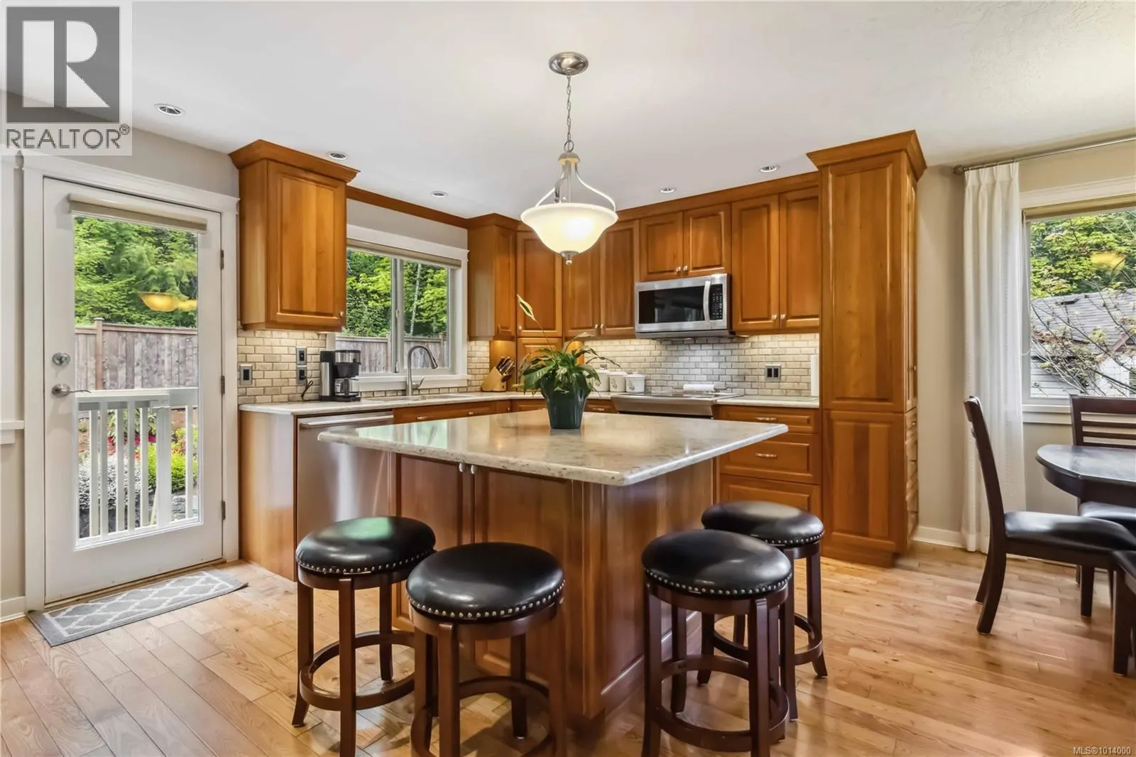 2914 Palsson Pl