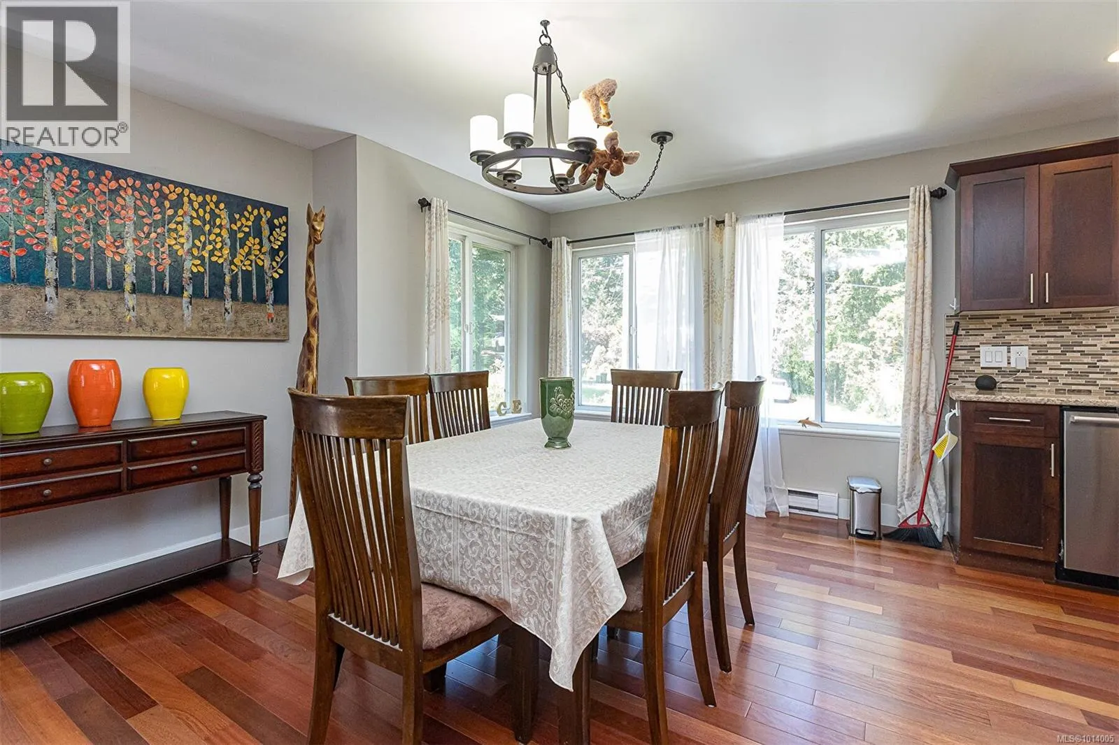 101 Dorval Pl