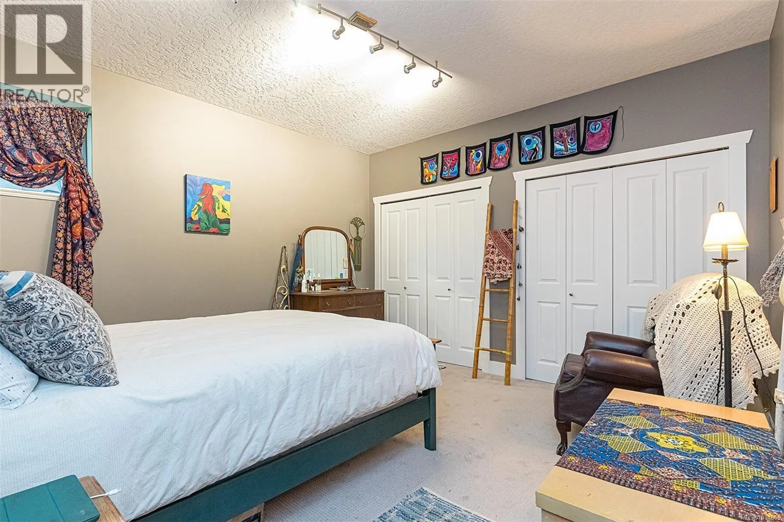 101 Dorval Pl