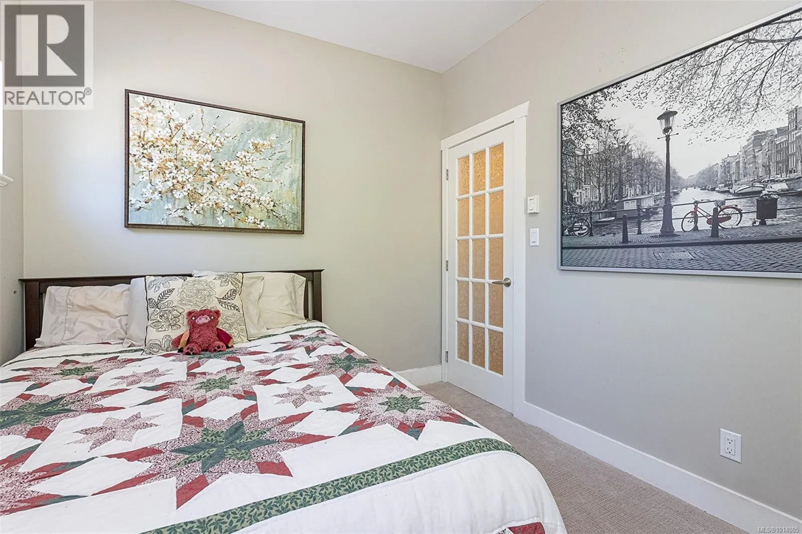 101 Dorval Pl