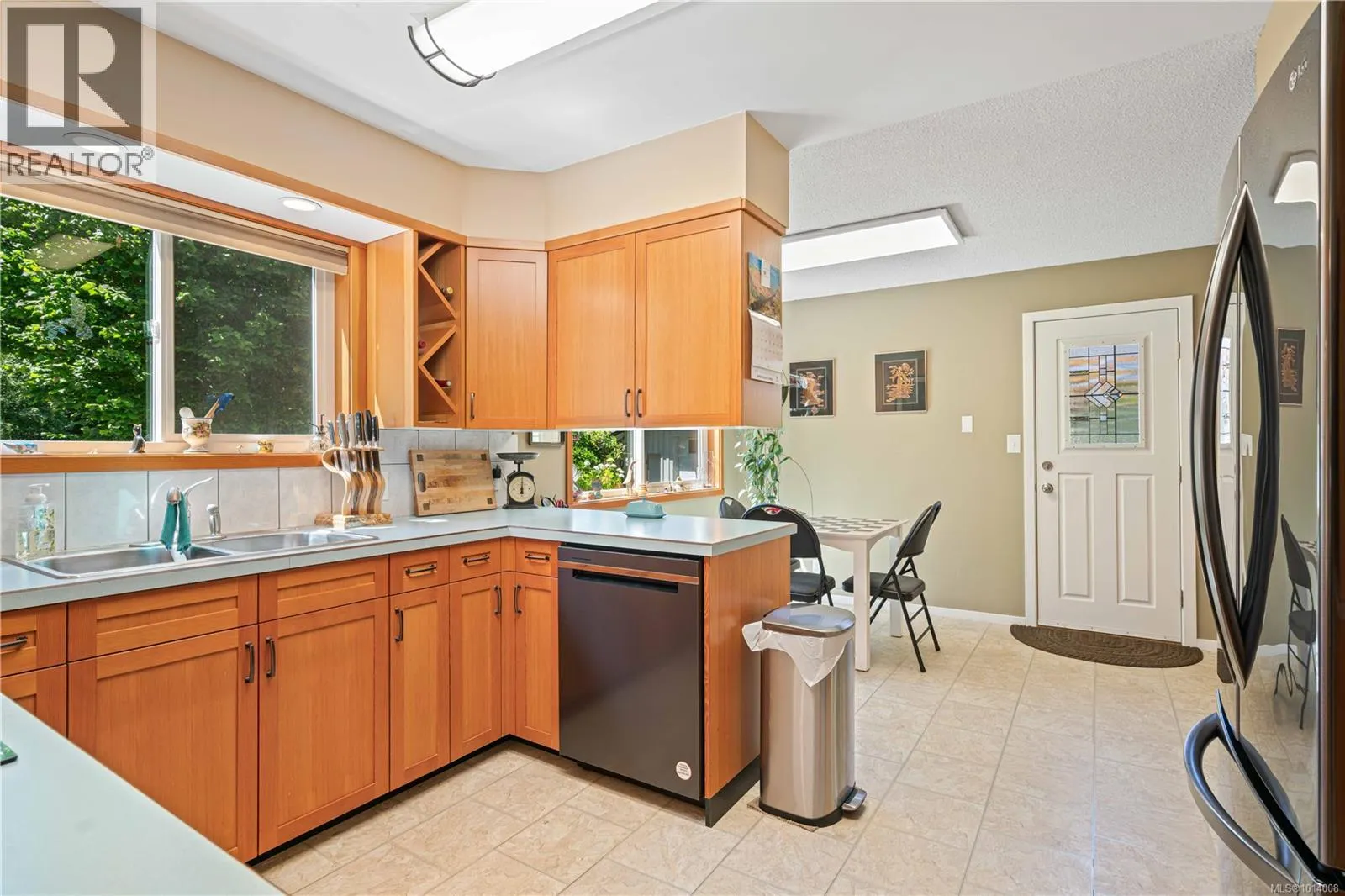 A & B 153 Bald Eagle Cres