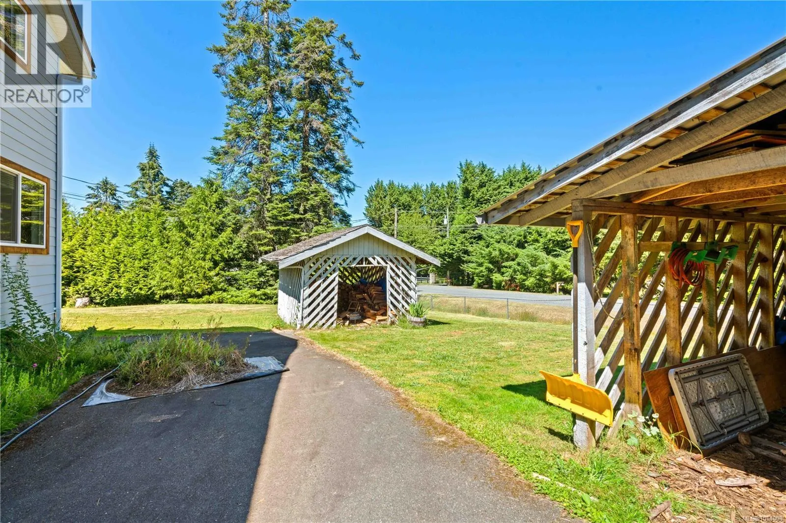 A & B 153 Bald Eagle Cres