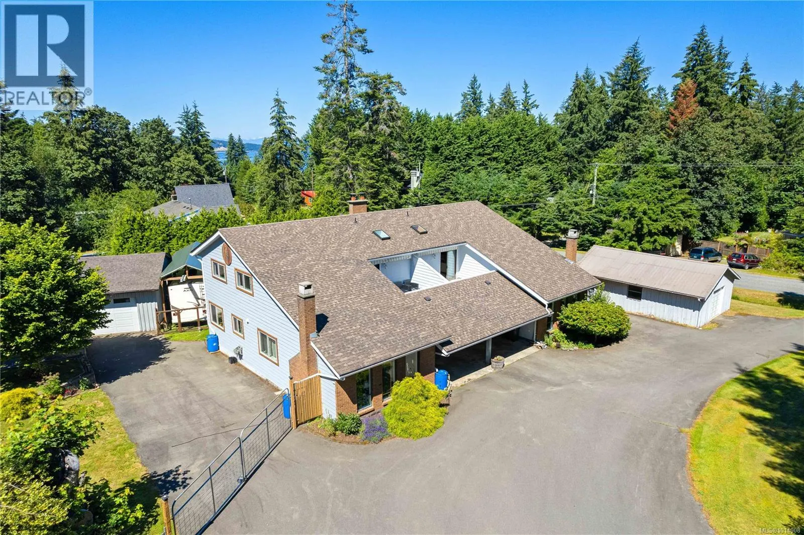 A & B 153 Bald Eagle Cres