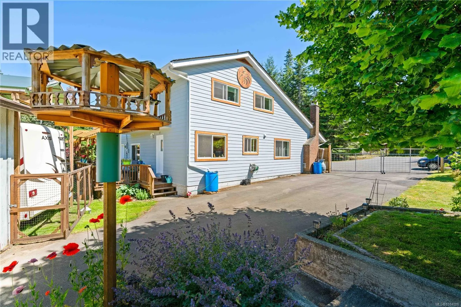 A & B 153 Bald Eagle Cres