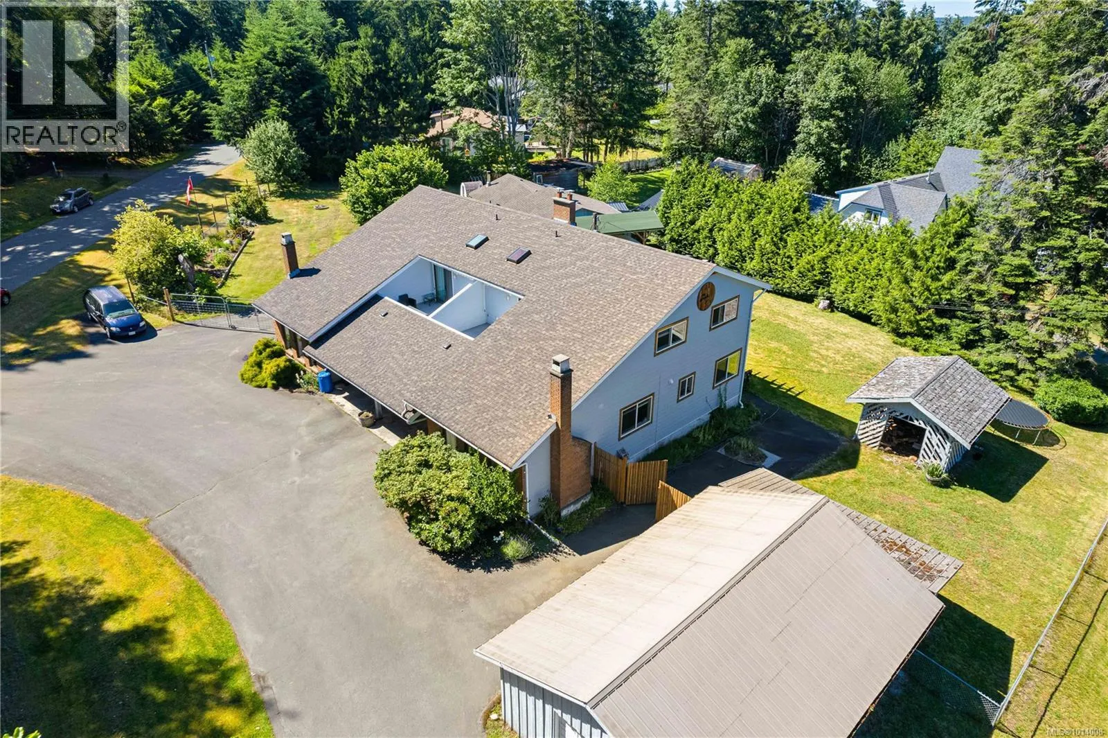 A & B 153 Bald Eagle Cres