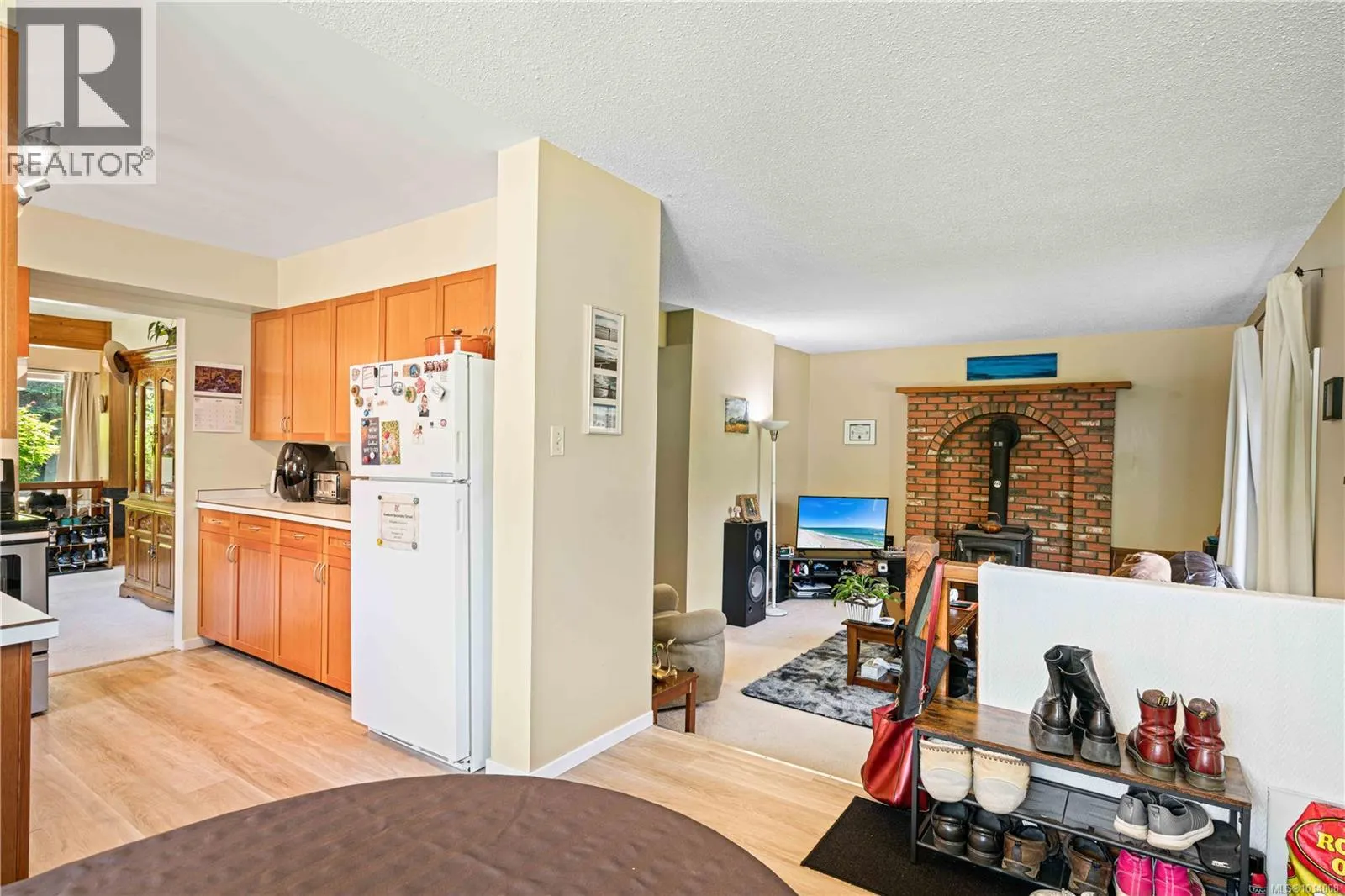 A & B 153 Bald Eagle Cres