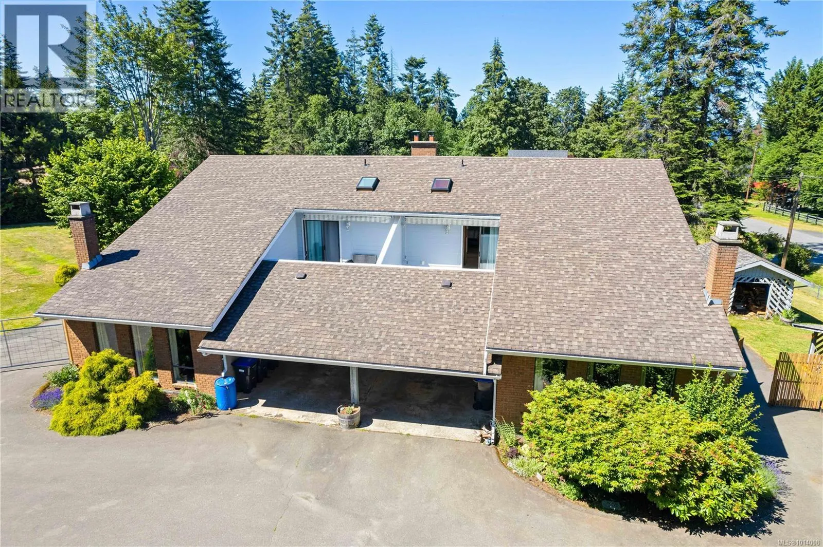 A & B 153 Bald Eagle Cres