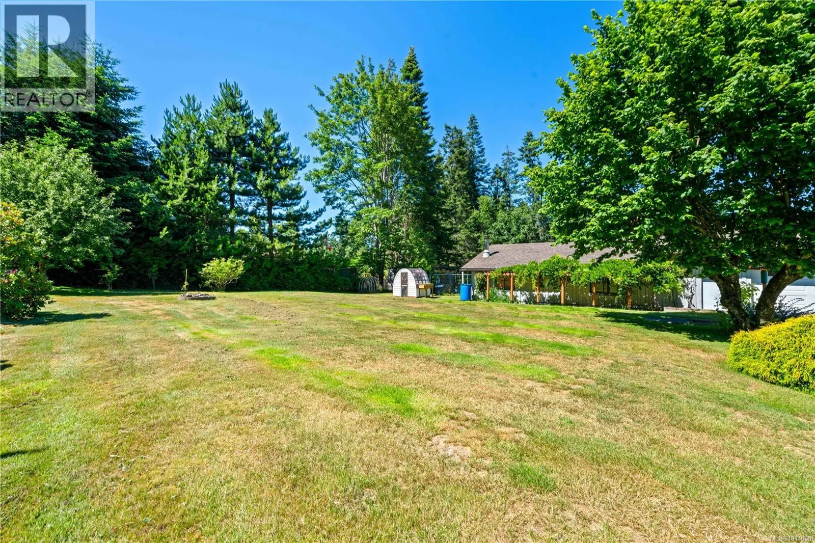 A & B 153 Bald Eagle Cres
