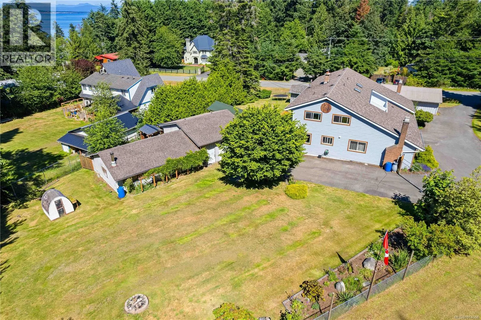 A & B 153 Bald Eagle Cres