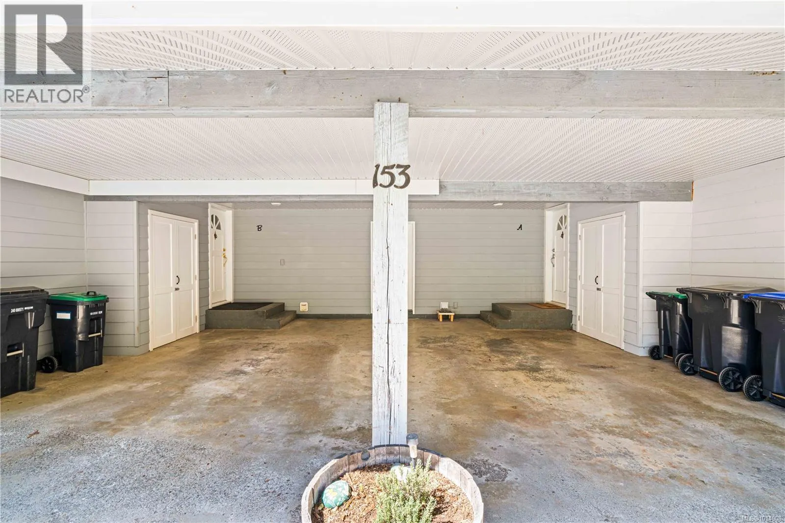 A & B 153 Bald Eagle Cres