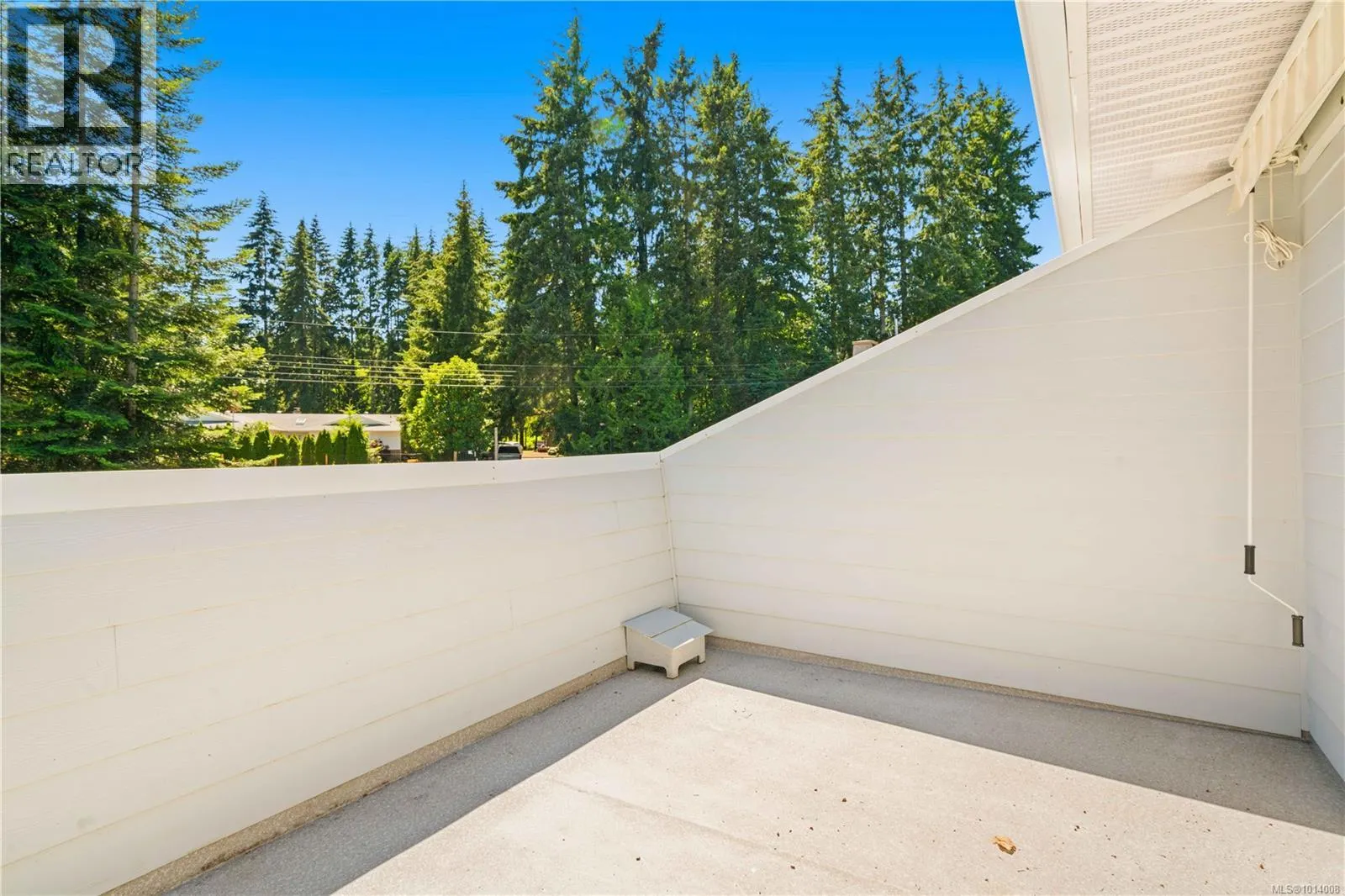 A & B 153 Bald Eagle Cres