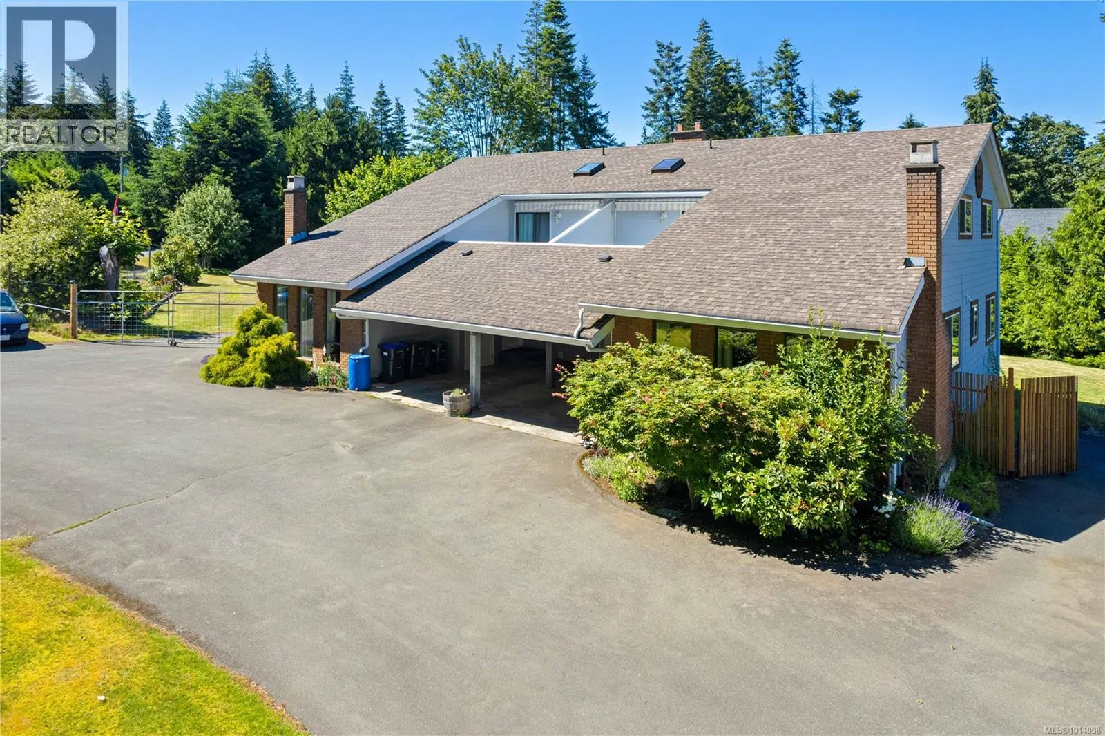 A & B 153 Bald Eagle Cres