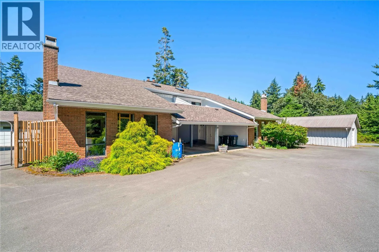 A & B 153 Bald Eagle Cres