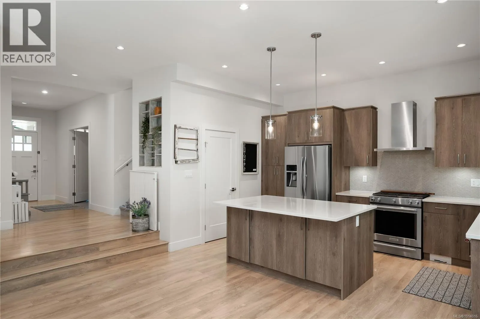 839 Ashbury Ave