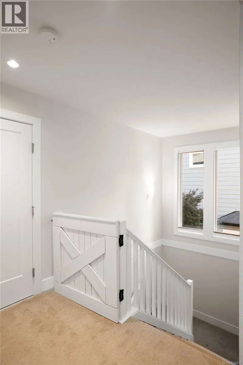 839 Ashbury Ave