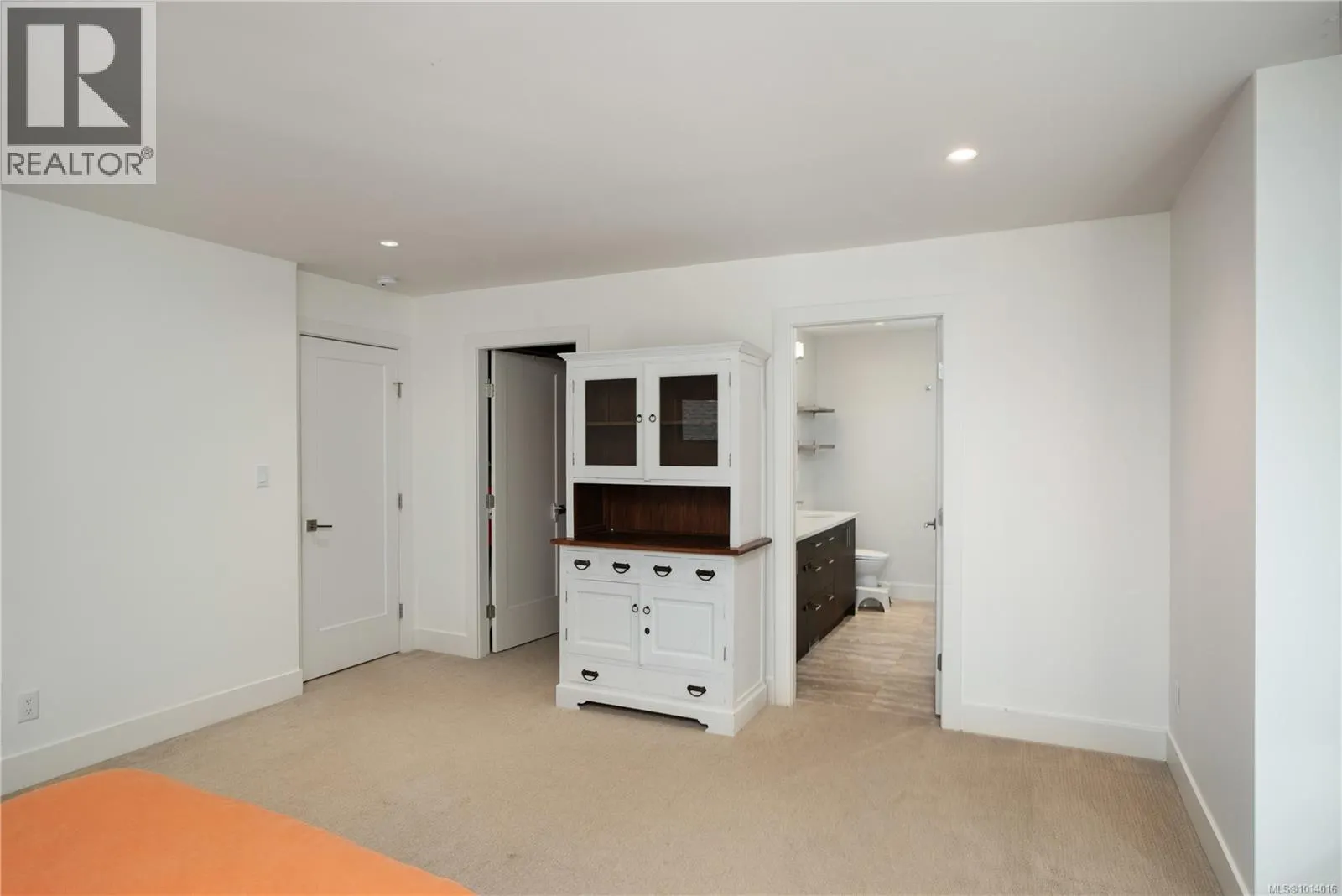 839 Ashbury Ave