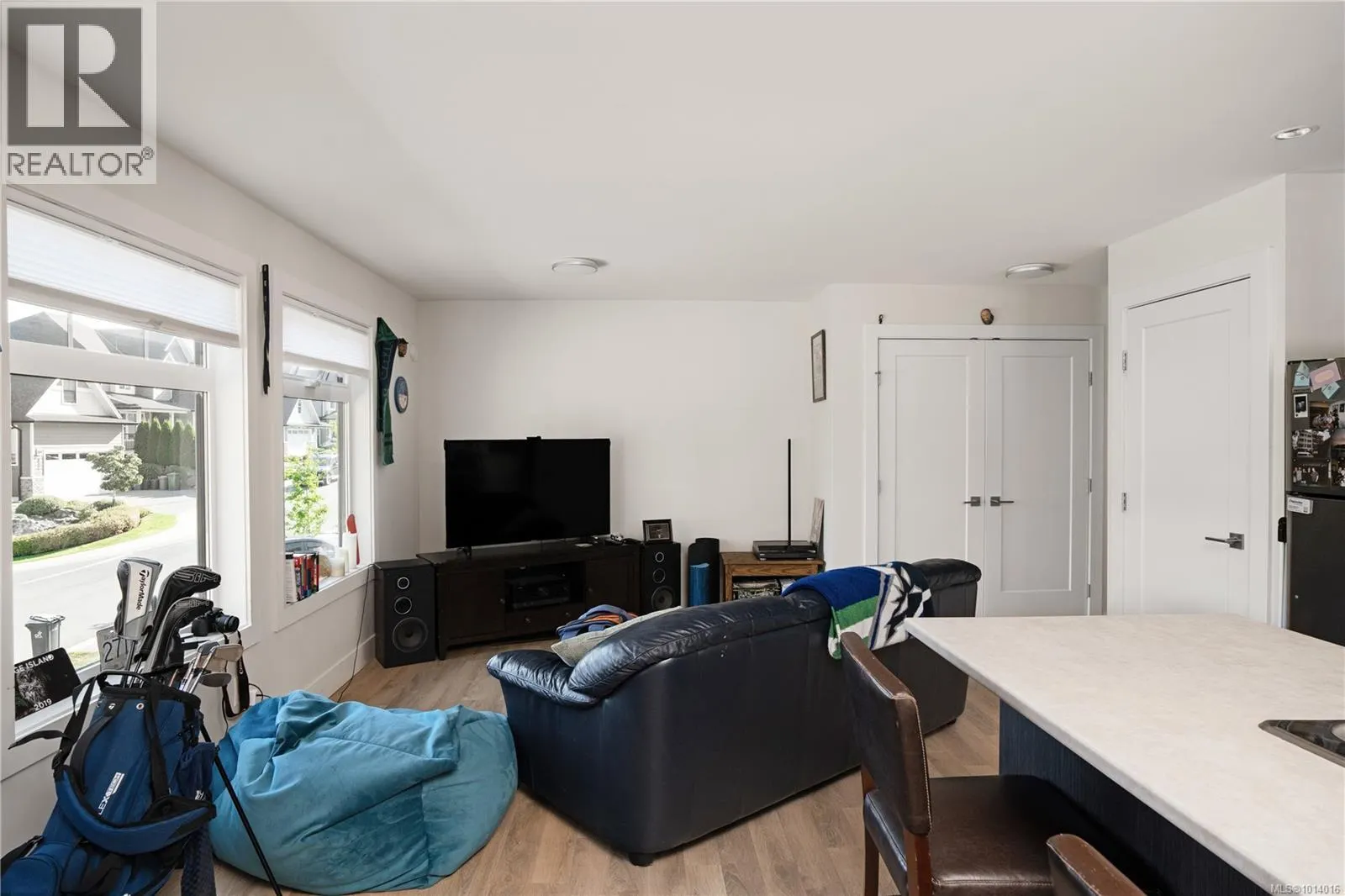 839 Ashbury Ave