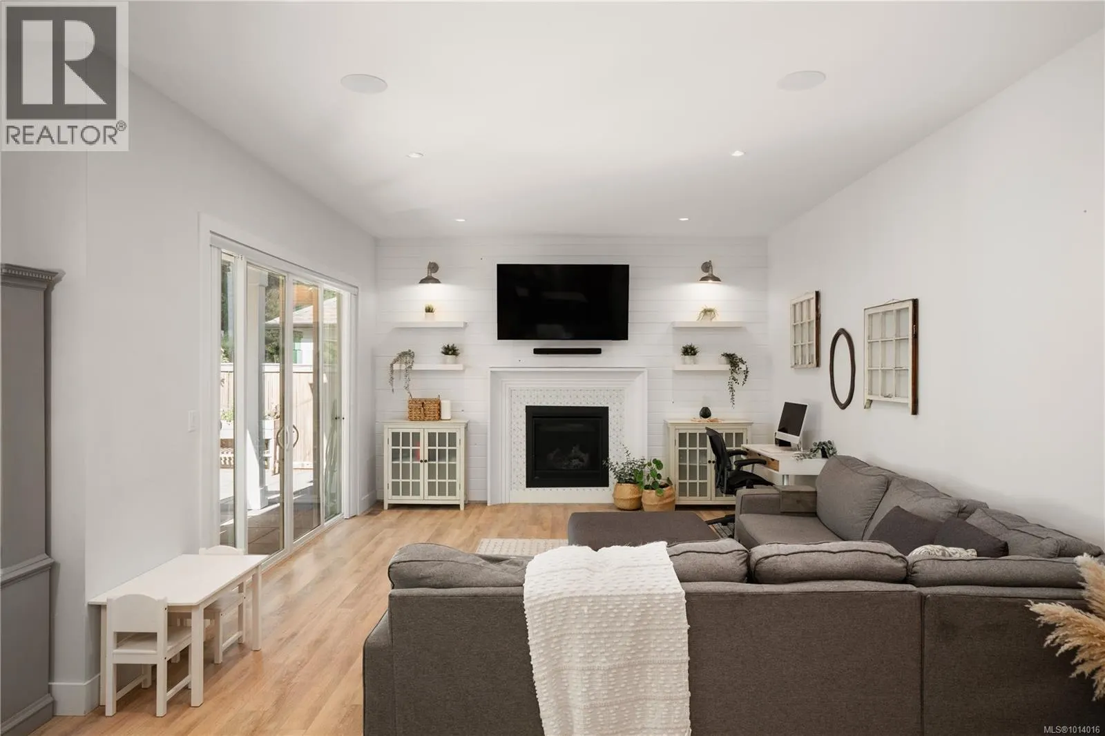 839 Ashbury Ave