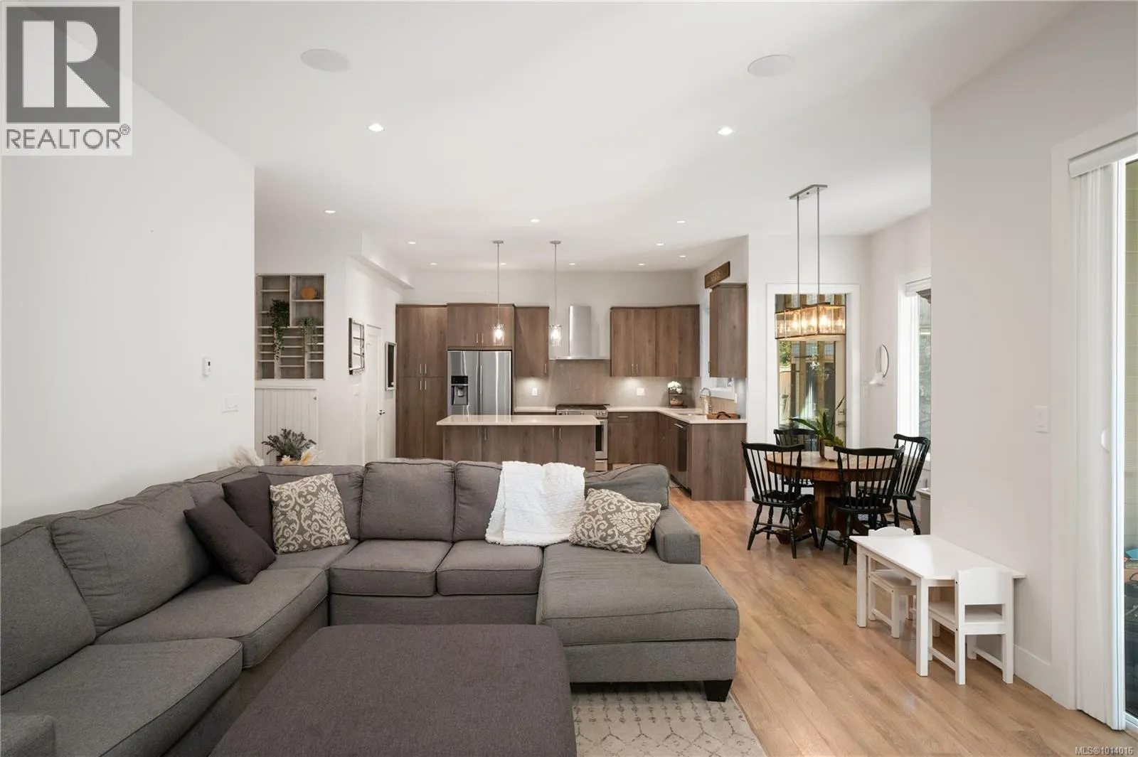839 Ashbury Ave