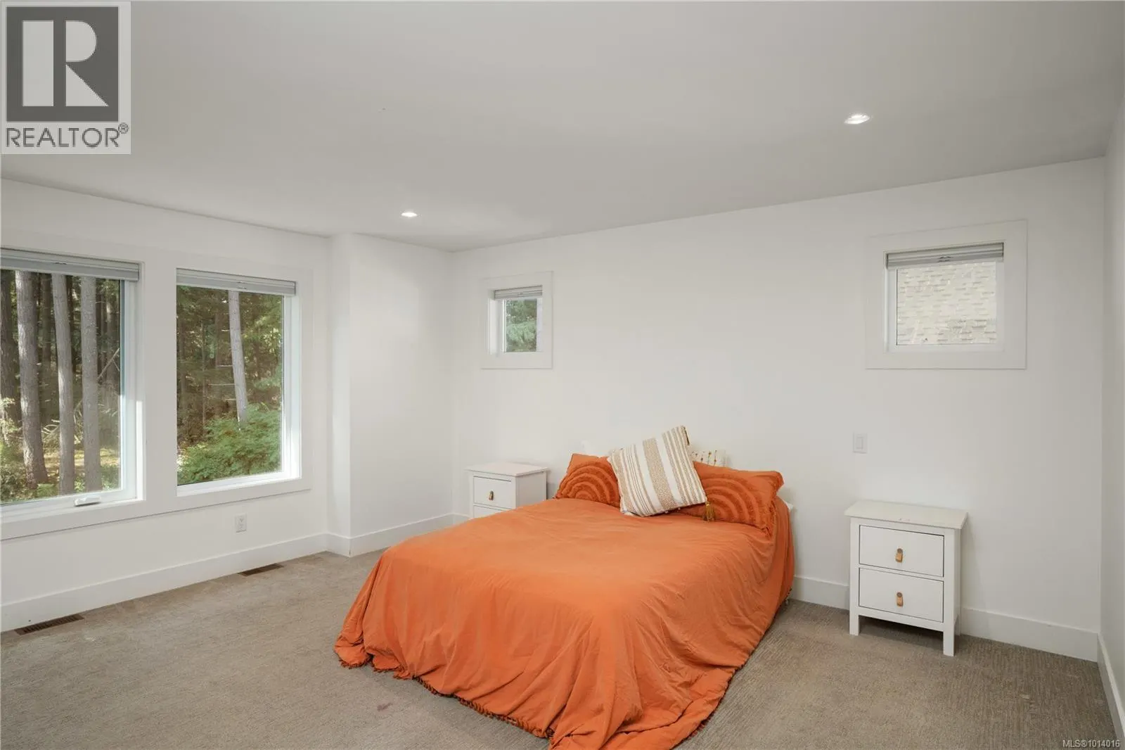 839 Ashbury Ave