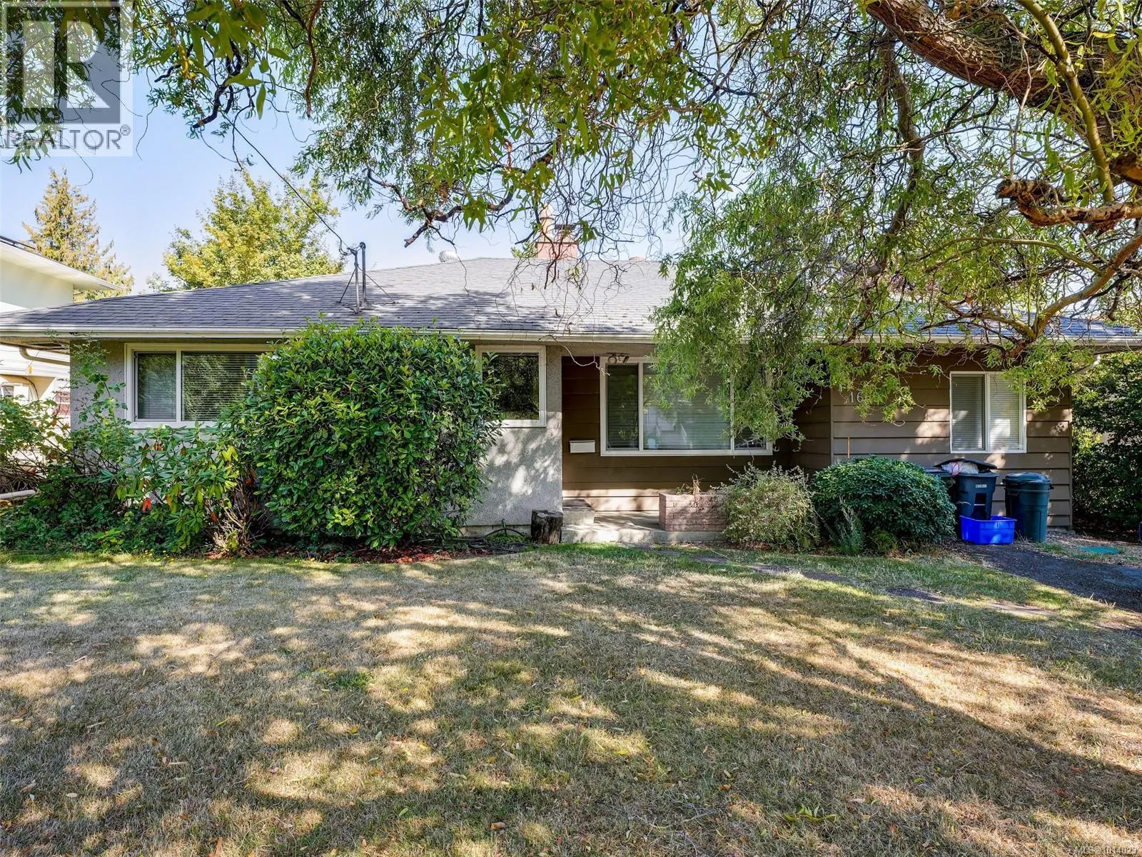 1660 Elm St