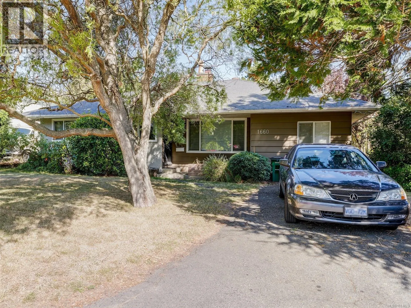 1660 Elm St