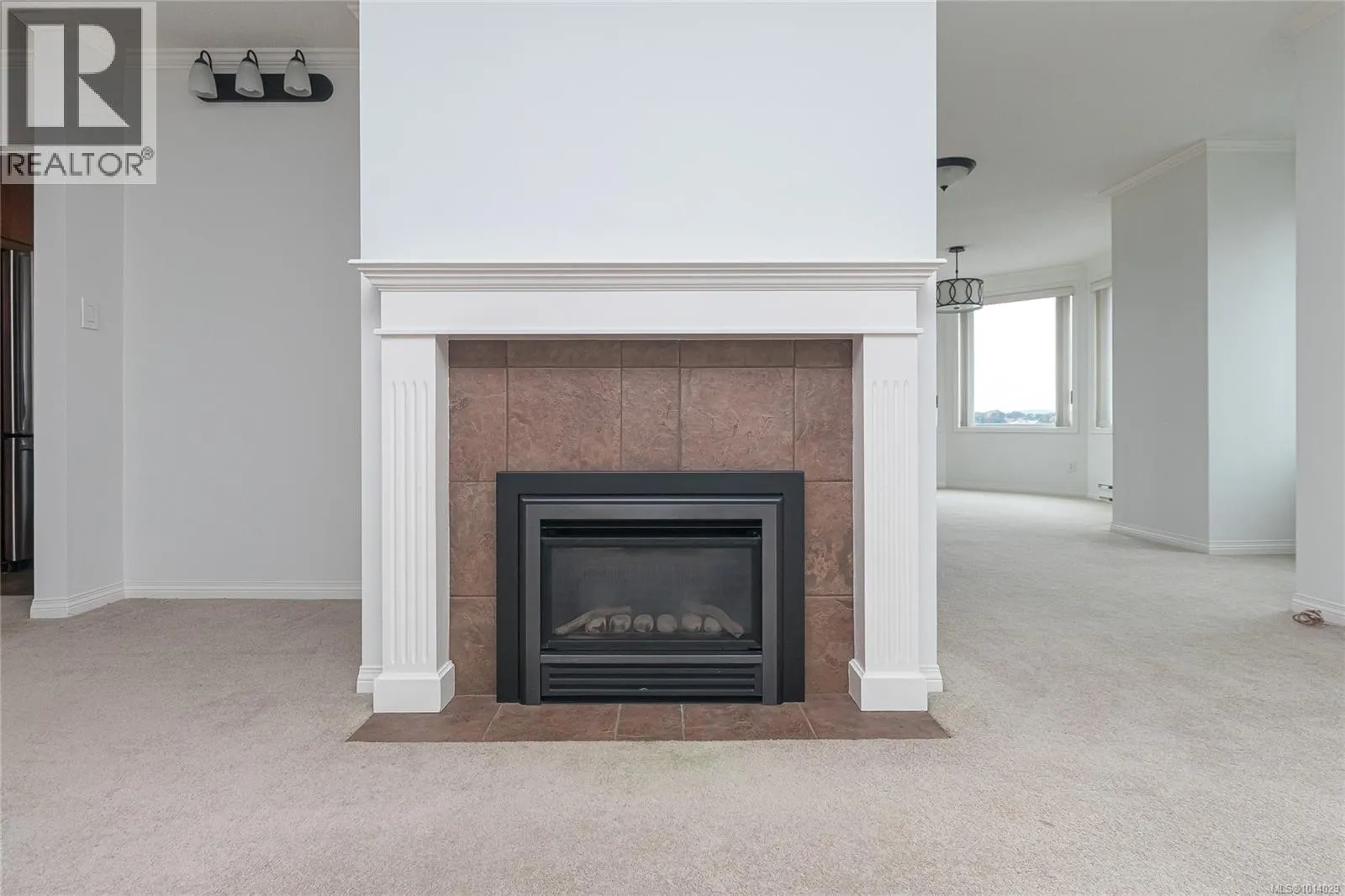 305 11 Cooperage Pl W