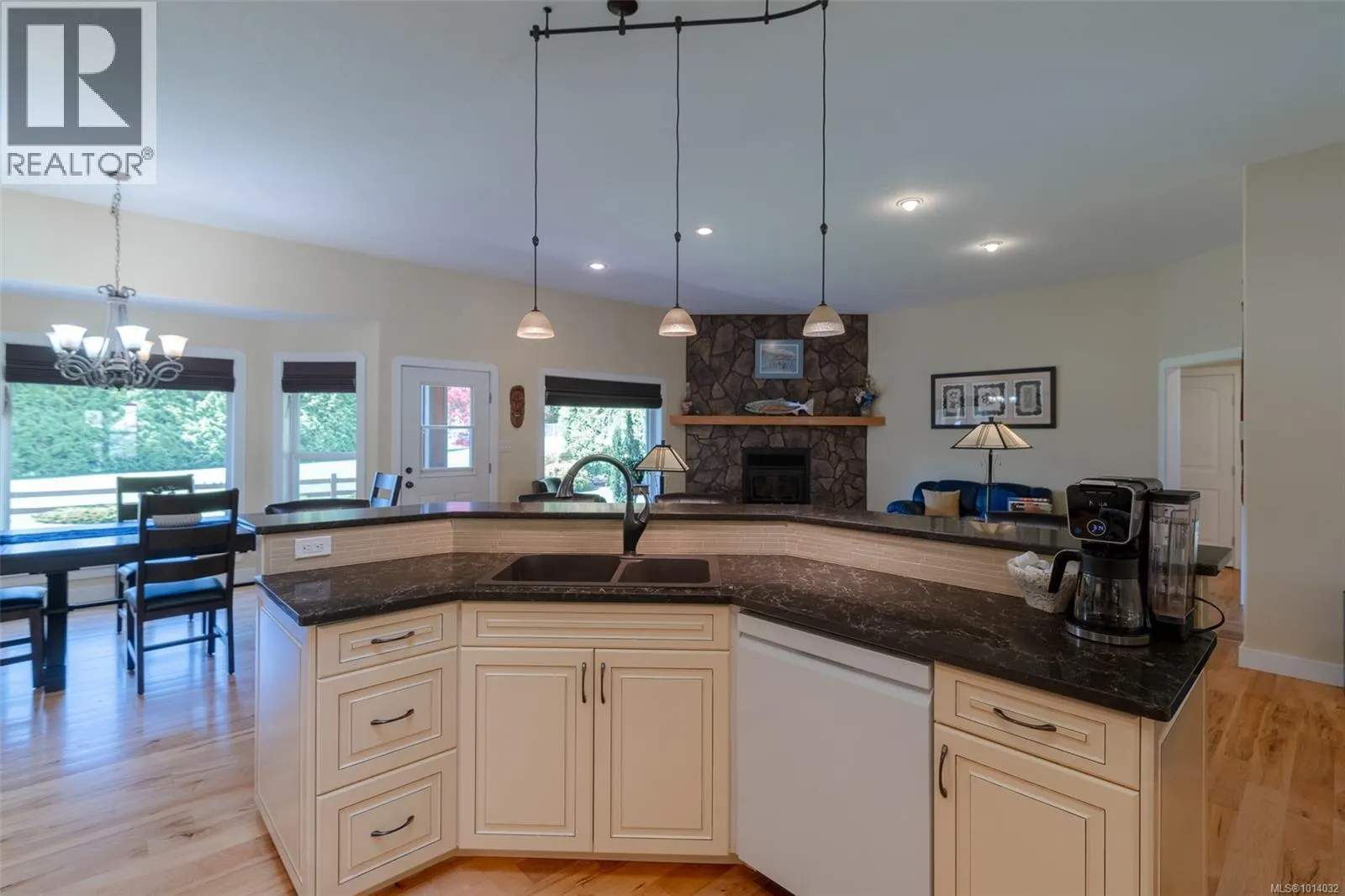 4426 Cowichan Lake Rd