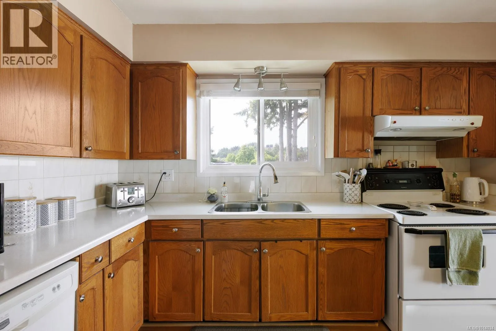 2867 Sooke Lake Rd