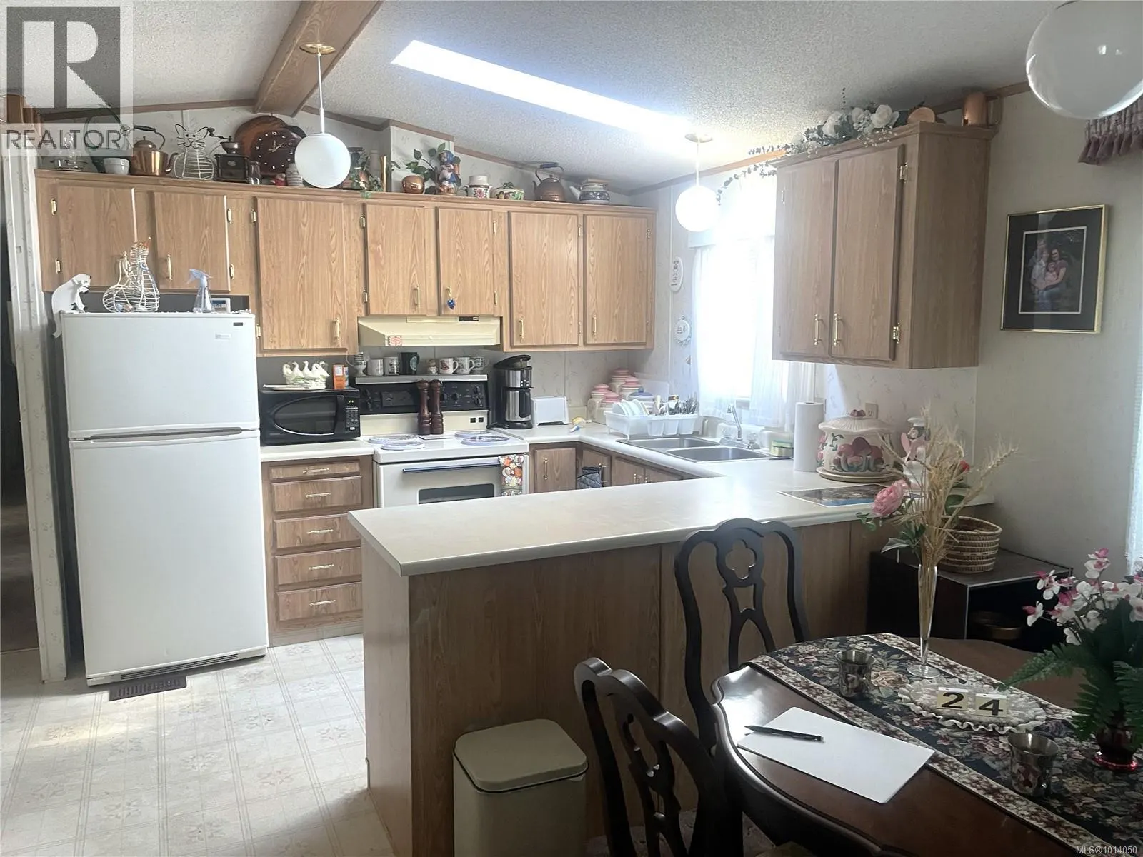 24 10325 Lakeshore Rd