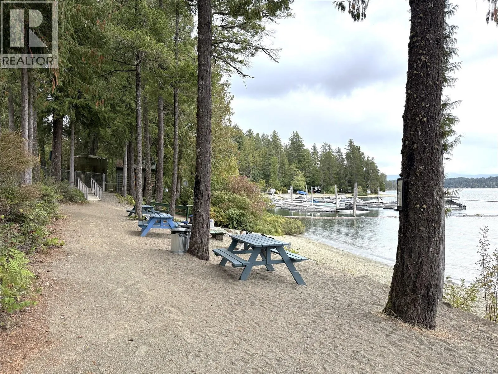 24 10325 Lakeshore Rd