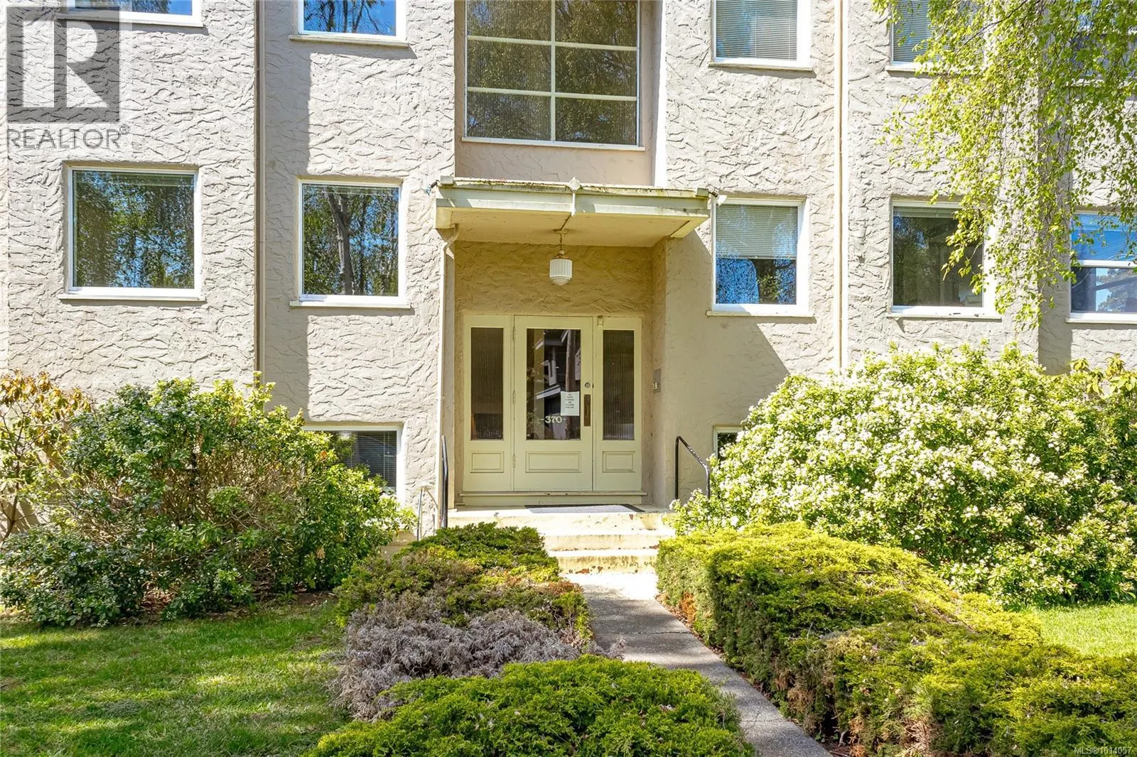 370 Richmond Ave