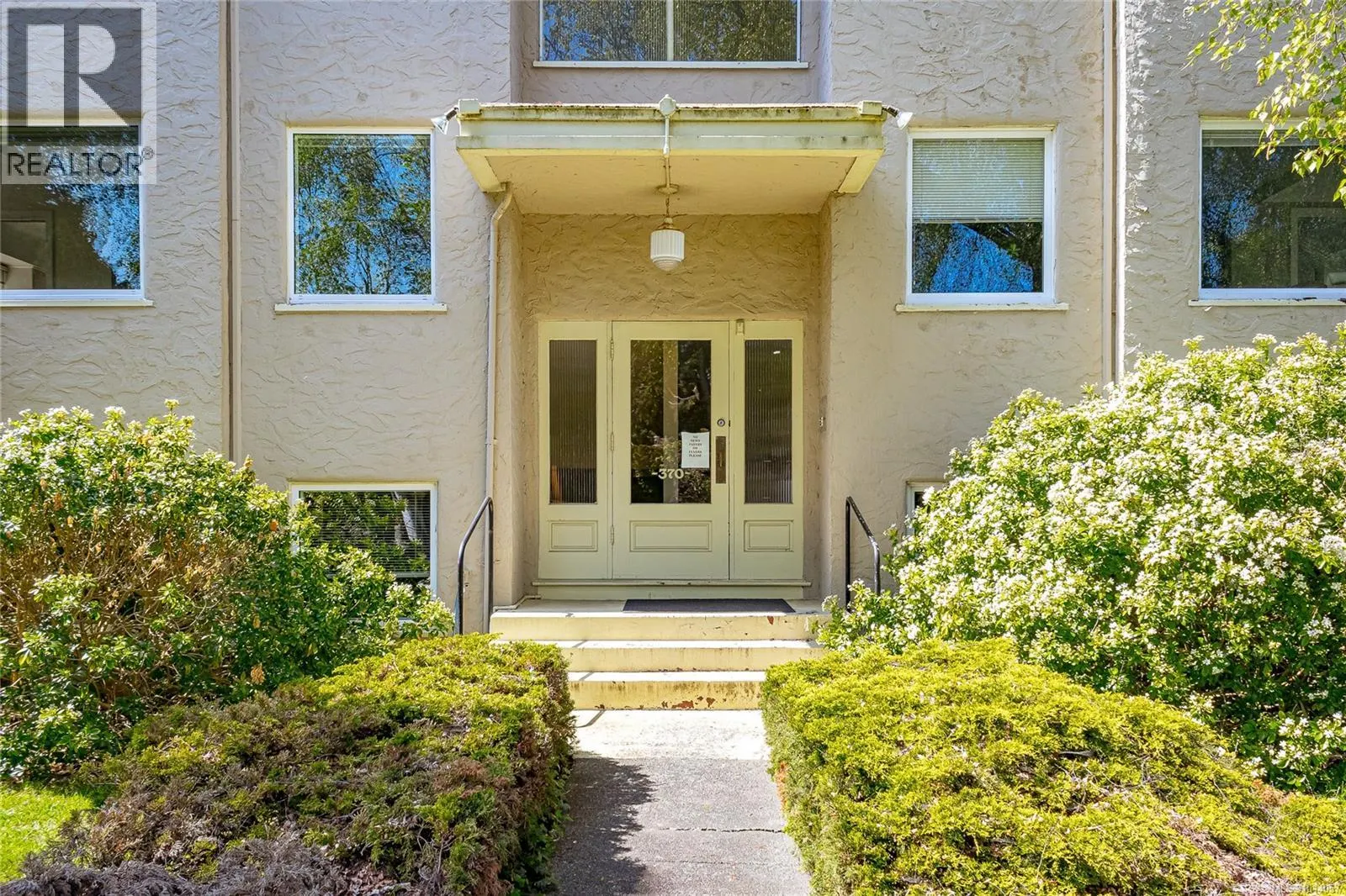 370 Richmond Ave