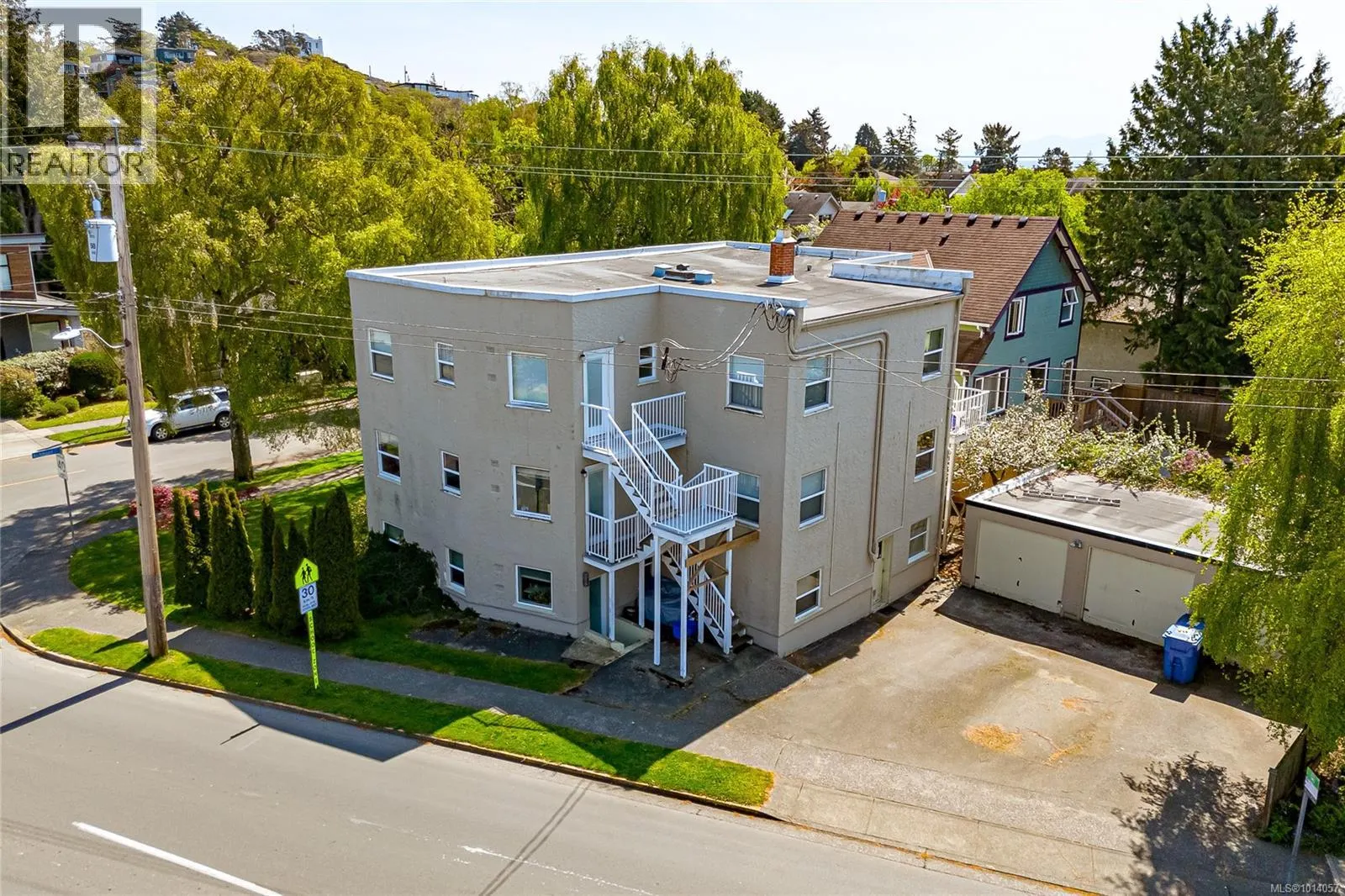 370 Richmond Ave