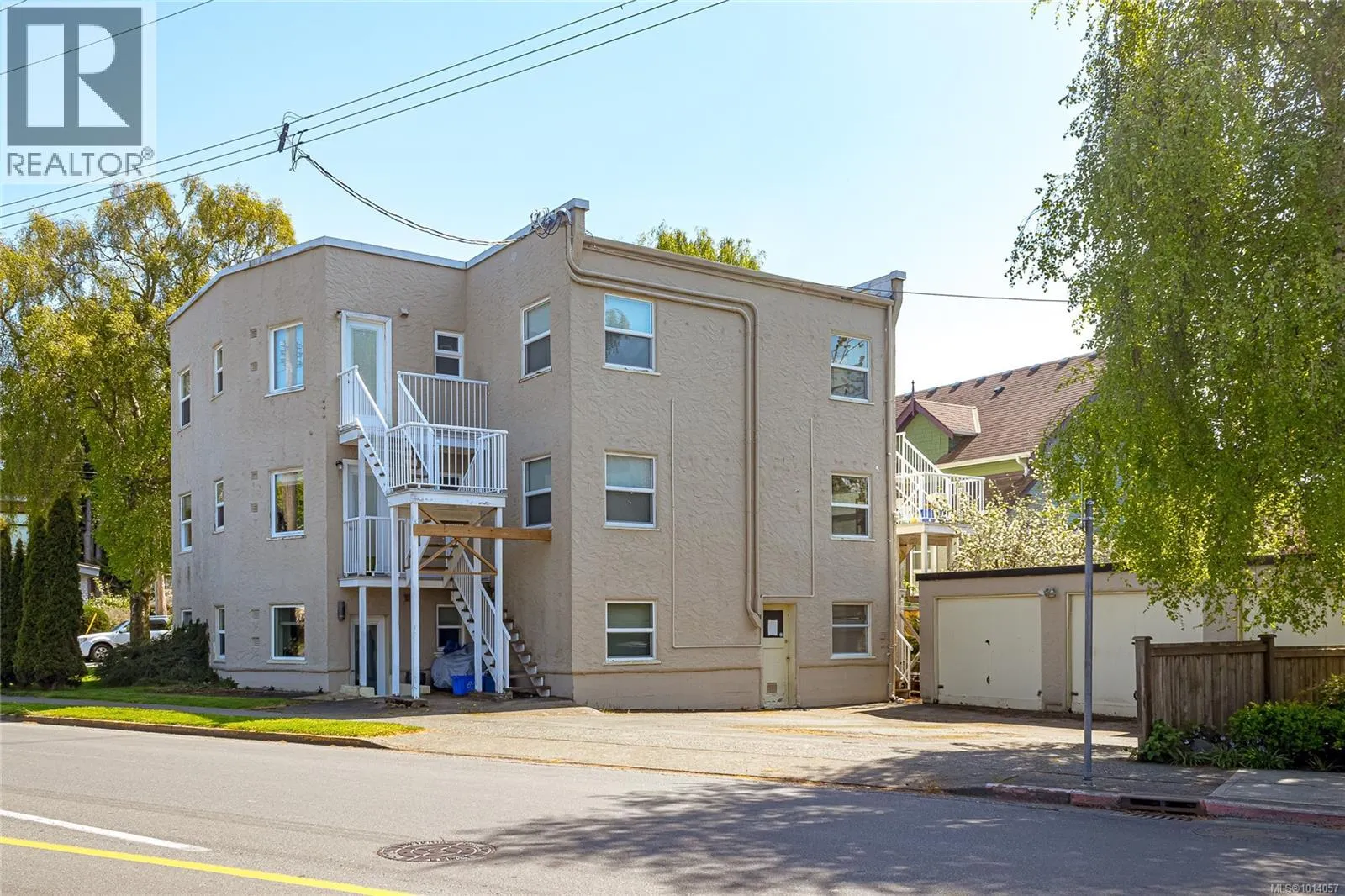 370 Richmond Ave