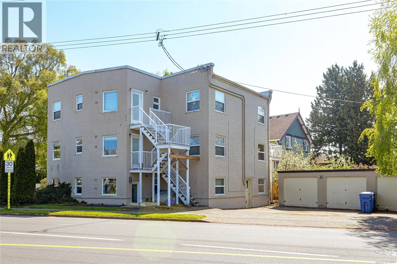 370 Richmond Ave