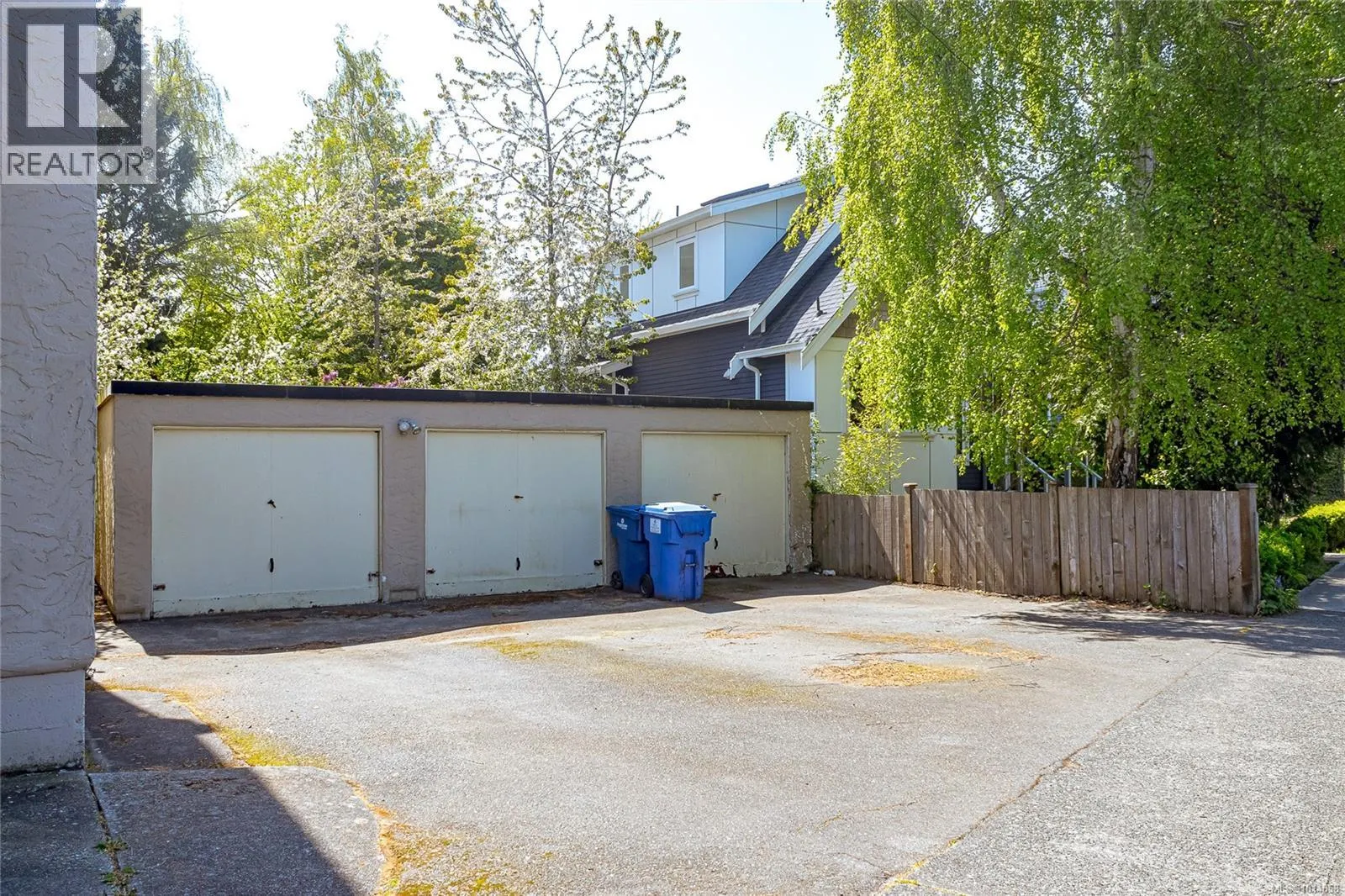 370 Richmond Ave